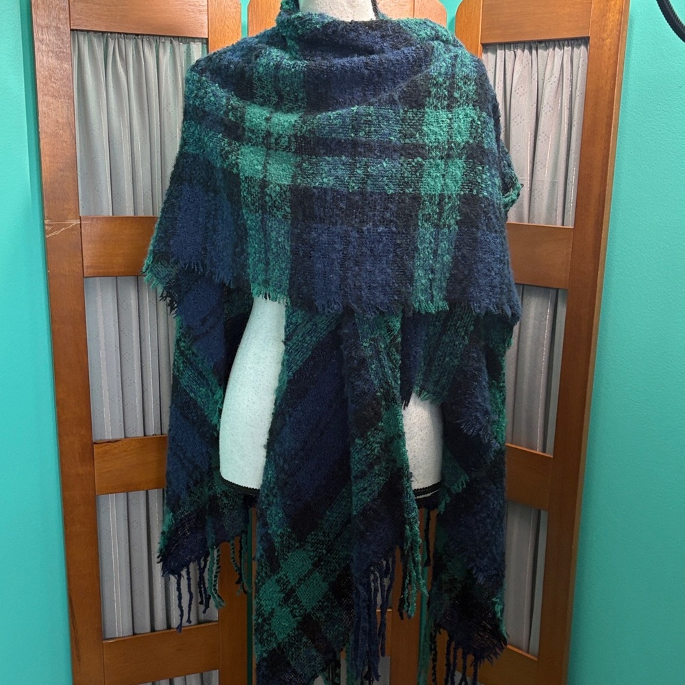 Elegant Green and Black Plaid Scarf